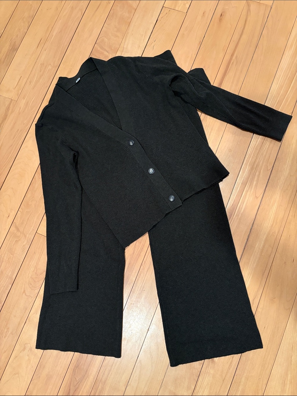Uniqlo Olive Green Knit Cardigan and Lounge Pants Set